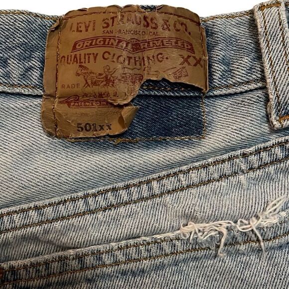 Levi’s Distressed Cut-Offs - Picture 4 of 10